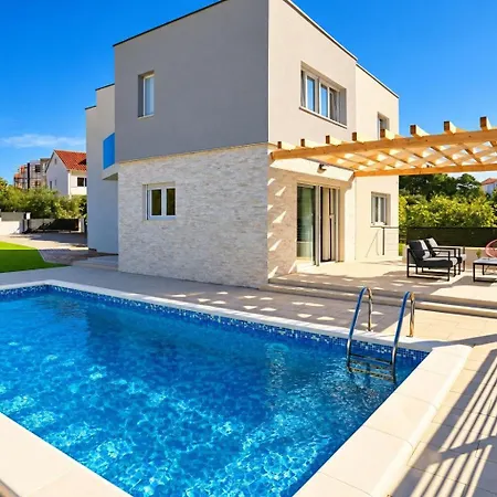 House Heated Pool Kreso