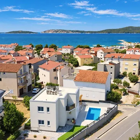 House Heated Pool Kreso Dom wakacyjny *