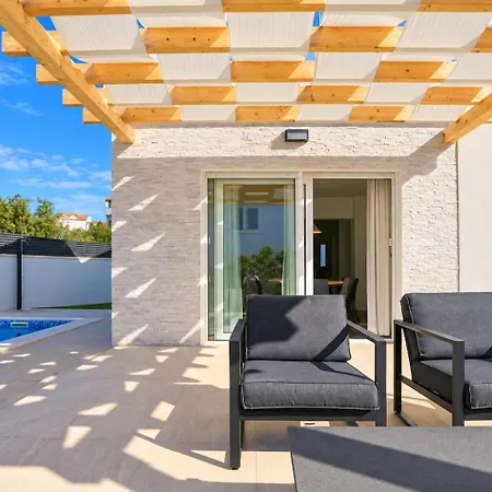 House Heated Pool Kreso Dom wakacyjny *